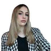 Studentessa universitaria di lingue impartisce ripetizioni di spagnolo